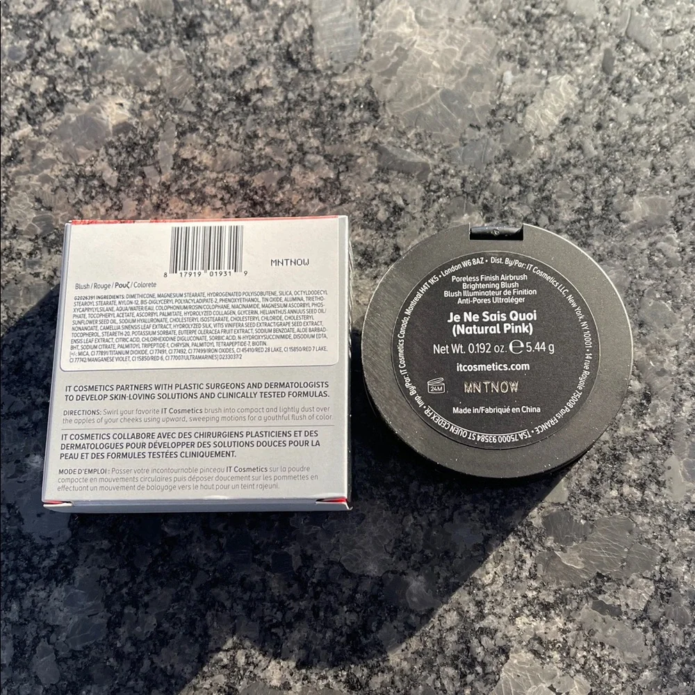 IT Cosmetics Bye Bye Pores Blush in JeNe Sais Quoi (Natural Pink) poreless